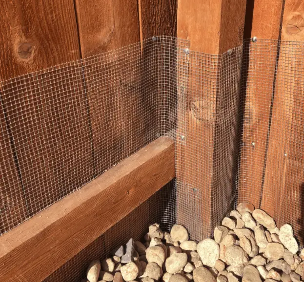 snake fence over food fence